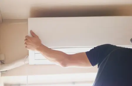 ルームエアコン取り付け作業